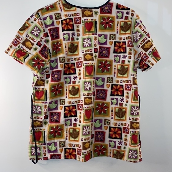 O2 Scrubs Fall Autumn Leaves Women's Scrub  Top Tie up Back (Size Medium) - Picture 3 of 8